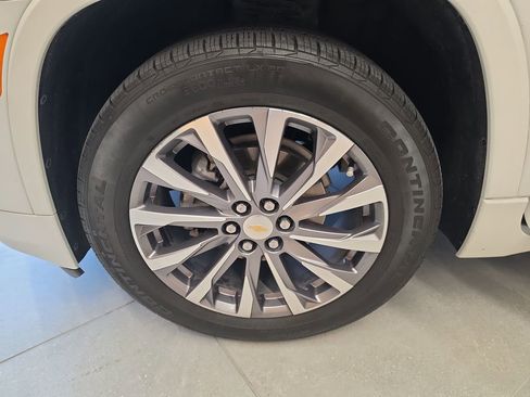 Used 2023 Chevrolet Traverse Premier image 31