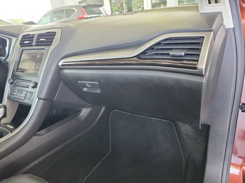 Used 2016 Ford Fusion SE w/ Equipment Group 202A FWD image 22