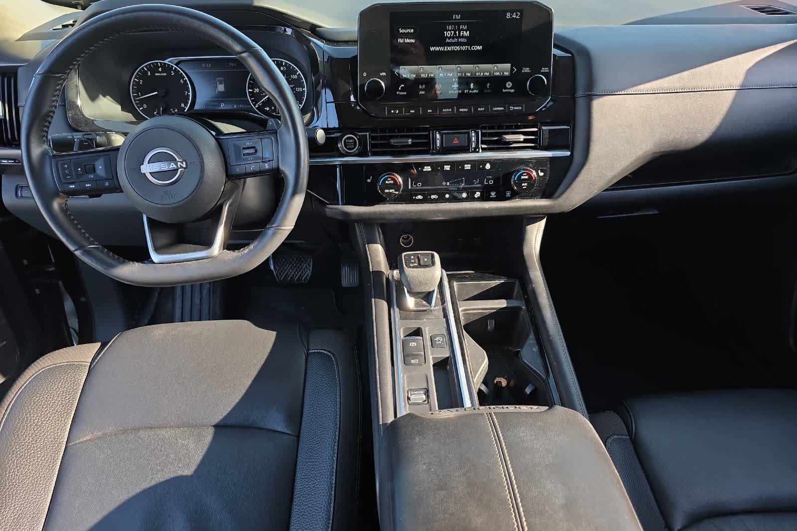 Used 2022 Nissan Pathfinder SL w/ Cargo Package FWD image 4
