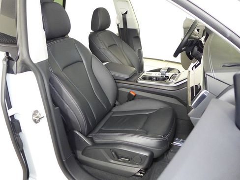 Used 2023 Audi Q8 Premium w/ Convenience Package image 19