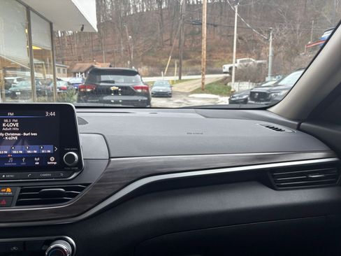 Used 2025 Nissan Altima 2.5 SV image 35