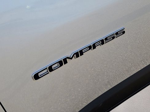 Used 2025 Jeep Compass Limited AWD/4WD image 11