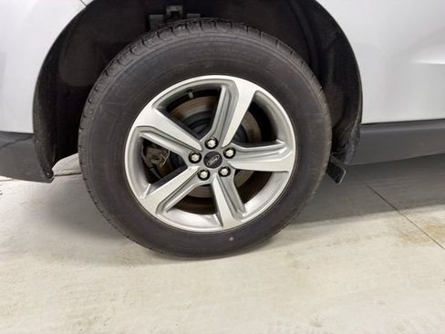 Used 2024 Ford Edge SEL w/ Convenience Package AWD/4WD image 9