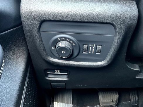 Used 2021 Jeep Grand Cherokee L Limited RWD image 17