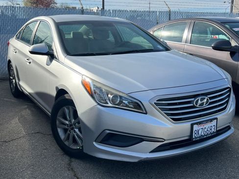 Used 2017 Hyundai Sonata SE image 3