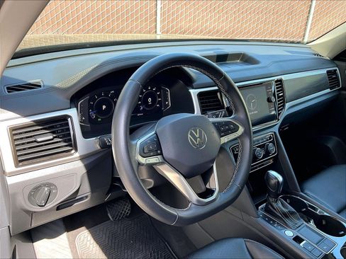 Certified 2023 Volkswagen Atlas SE w/ Panoramic Sunroof Package FWD image 14