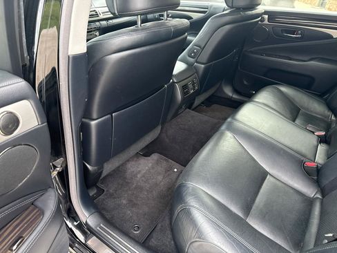 Used 2013 Lexus LS 460 AWD w/ Comfort Pkg image 36