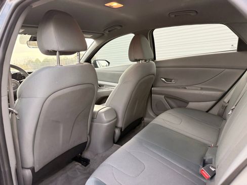 Used 2021 Hyundai Elantra SE image 15