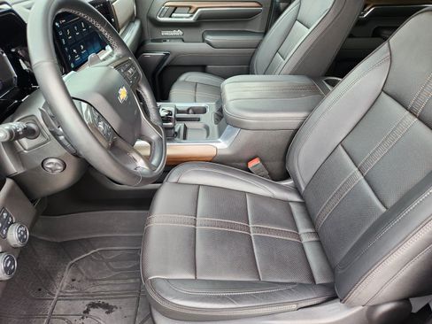 Used 2024 Chevrolet Silverado 1500 High Country w/ High Country Premium Package AWD/4WD image 11