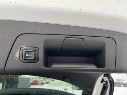 Used 2022 Buick Envision Essence w/ Safety Package image 8