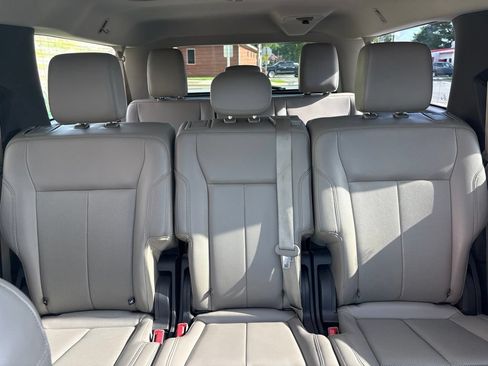 Used 2019 Ford Expedition Max XLT w/ Equipment Group 202A AWD/4WD image 29