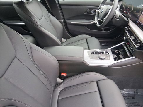 Used 2025 BMW 330i Sedan w/ Convenience Package image 32