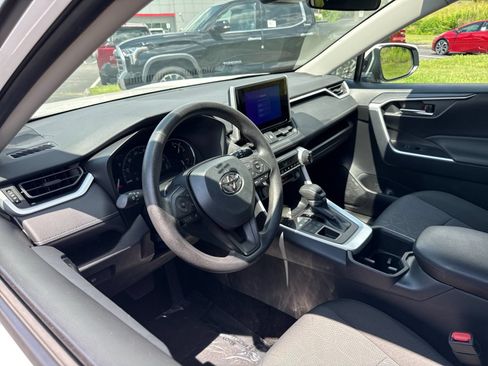 Used 2025 Toyota RAV4 XLE AWD/4WD image 10