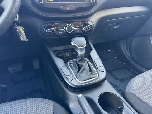 Used 2025 Kia Soul LX w/ LX Technology Package FWD image 38