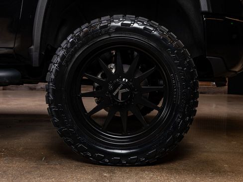 Used 2024 Chevrolet Silverado 2500 LTZ w/ LTZ Plus Package image 12