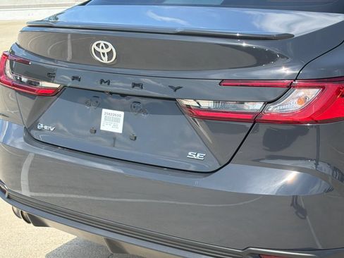 Used 2025 Toyota Camry SE w/ Multimedia Upgrade Package FWD image 5