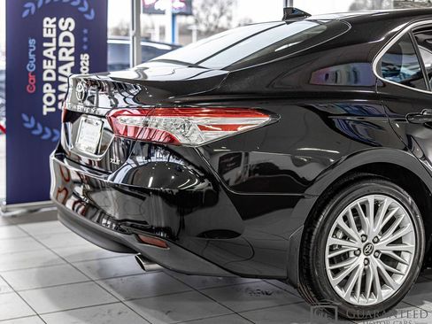 Used 2020 Toyota Camry XLE image 12