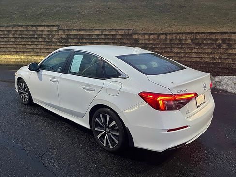 Used 2023 Honda Civic EX image 5