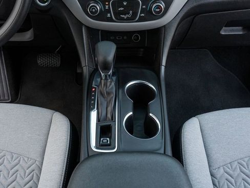 Used 2023 Chevrolet Equinox LS AWD/4WD image 22