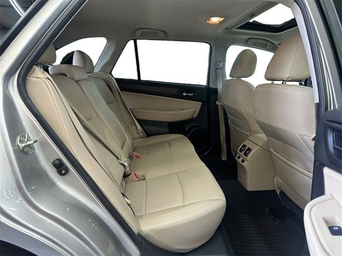Used 2017 Subaru Outback 2.5i Limited image 18