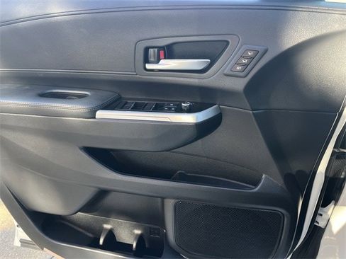 Used 2025 Toyota Sienna Platinum image 26