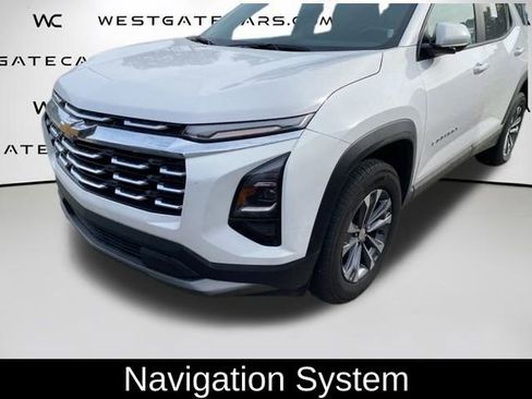 Used 2025 Chevrolet Equinox LT image 2