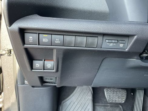 Used 2025 Toyota Sienna Limited AWD/4WD image 20