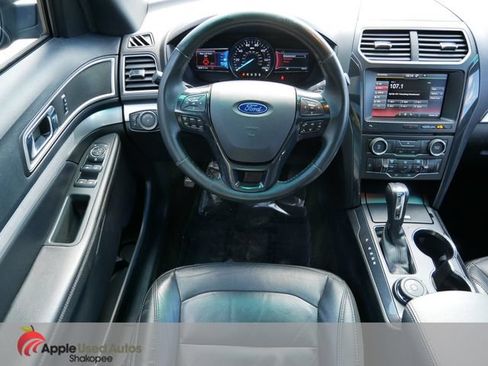 Used 2016 Ford Explorer XLT w/ Equipment Group 202A AWD/4WD image 11