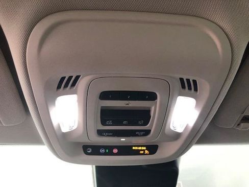 Used 2023 Buick Envision Avenir AWD/4WD image 23