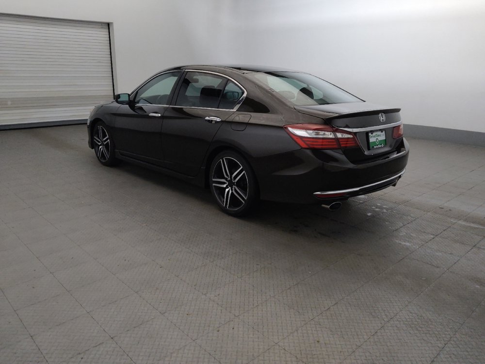 Used 2017 Honda Accord Sport image 3