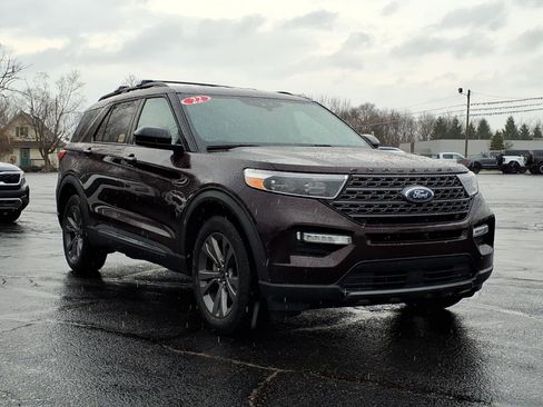 Certified 2022 Ford Explorer XLT w/ Equipment Group 202A AWD/4WD image 1