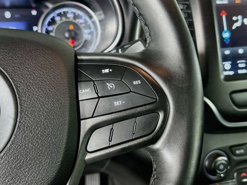 Used 2019 Jeep Cherokee Trailhawk w/ Comfort/Convenience Group AWD/4WD image 21