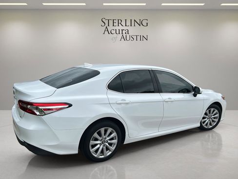Used 2019 Toyota Camry LE FWD image 5