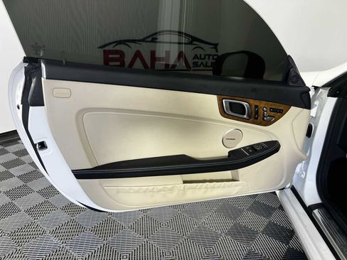 Used 2019 Mercedes-Benz SLC 300 w/ Premium Package image 39