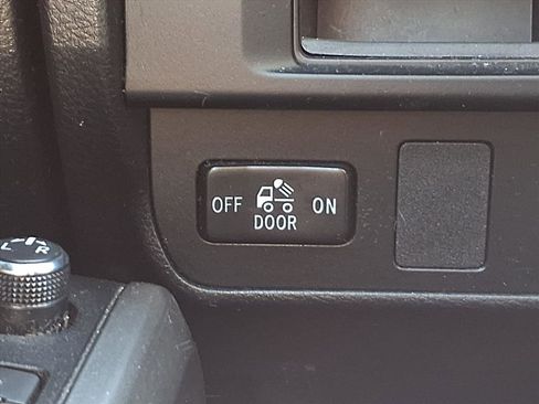 Used 2017 Toyota Tacoma SR5 image 14