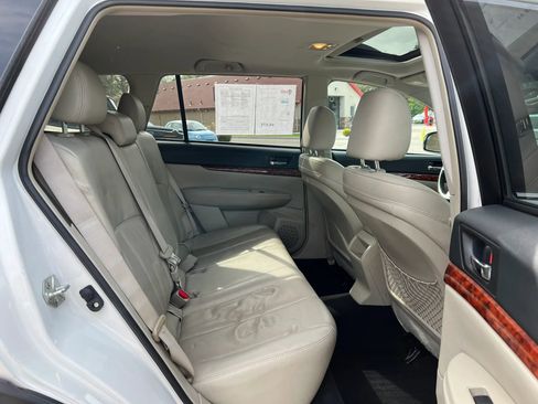 Used 2010 Subaru Outback 2.5i Limited AWD/4WD image 22