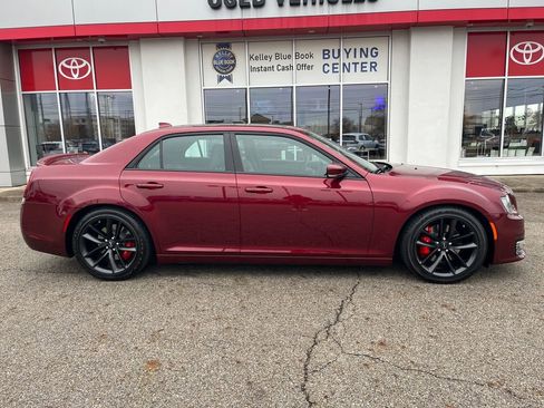 Used 2023 Chrysler 300 C image 7