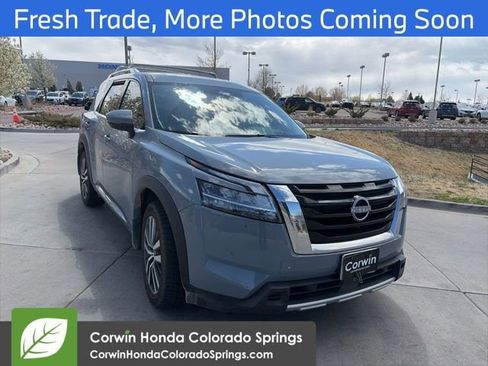Used 2024 Nissan Pathfinder Platinum image 2