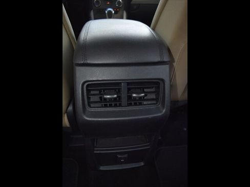 Used 2016 Ford Edge SEL FWD image 26