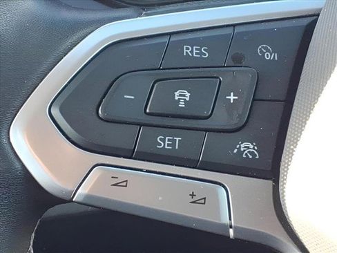 Certified 2024 Volkswagen Taos SE image 22