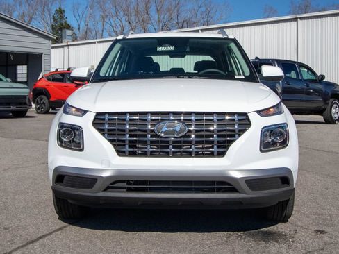 Used 2026 Hyundai Venue SEL FWD image 3