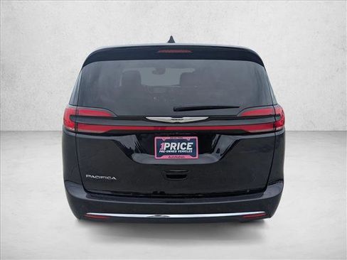 Used 2024 Chrysler Pacifica Touring-L FWD image 6