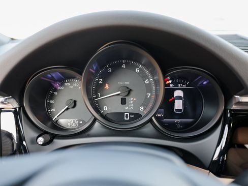 Certified 2025 Porsche Macan image 15