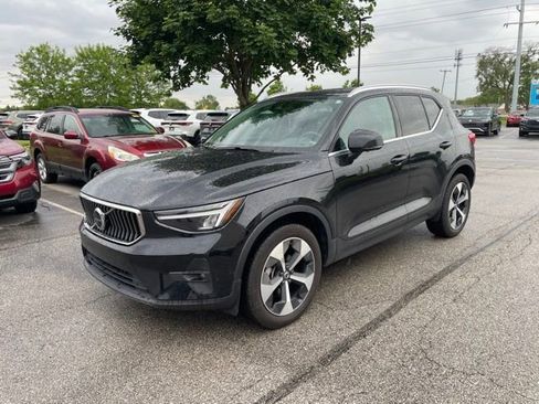 Used 2025 Volvo XC40 B5 Plus AWD/4WD image 6