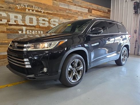 Used 2018 Toyota Highlander Limited Platinum AWD/4WD image 2