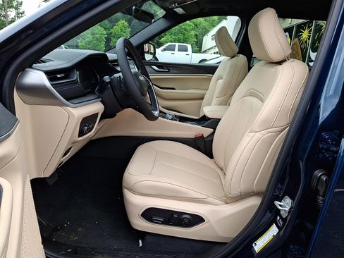 New 2026 Jeep Grand Cherokee L Limited AWD/4WD image 8