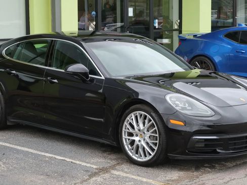 Used 2018 Porsche Panamera 4S image 5