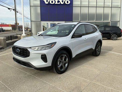 Used 2025 Ford Escape ST-Line AWD/4WD image 2