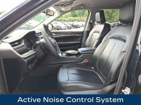Used 2023 Jeep Grand Cherokee L Limited AWD/4WD image 2