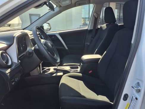 Used 2018 Toyota RAV4 LE FWD image 16